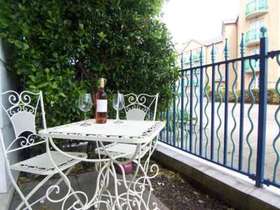 2 bedroom Flat to re...